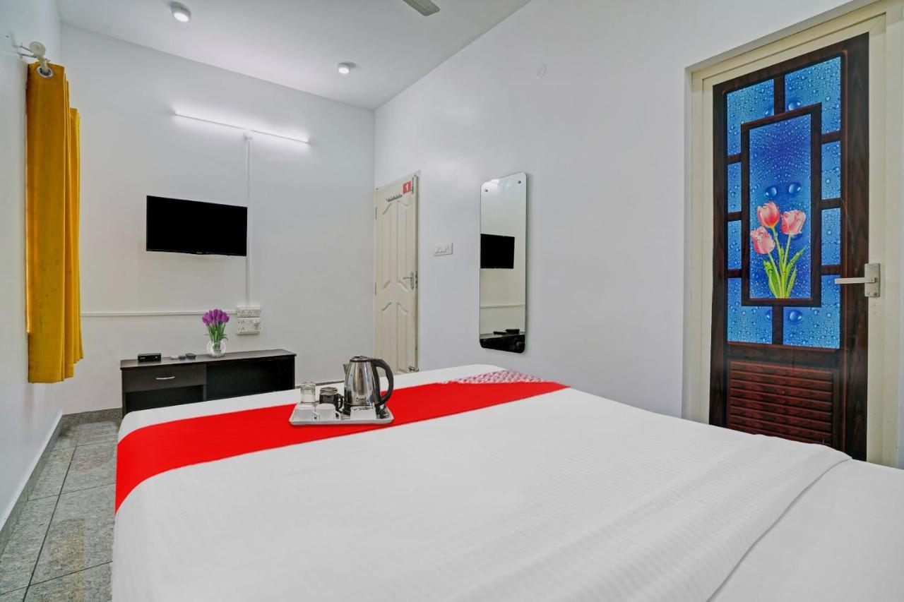 Oyo Thykoodam Sleep Inn Kochi Ngoại thất bức ảnh